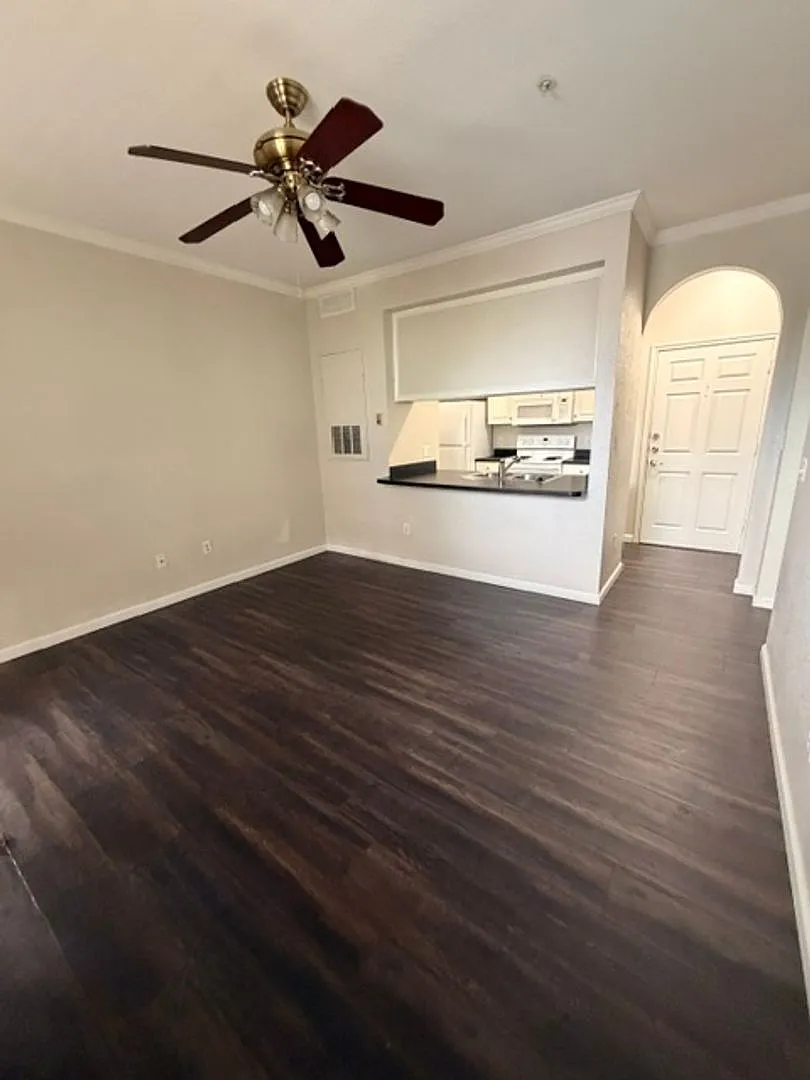1 Bedroom Condo in Downtown Free Water, Sewer, Trash and Pest Control! No Hidden Fees! — Photo 1