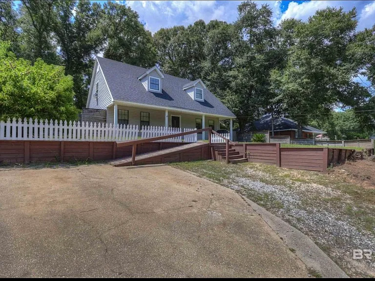 128 Richmond Rd — Photo 4