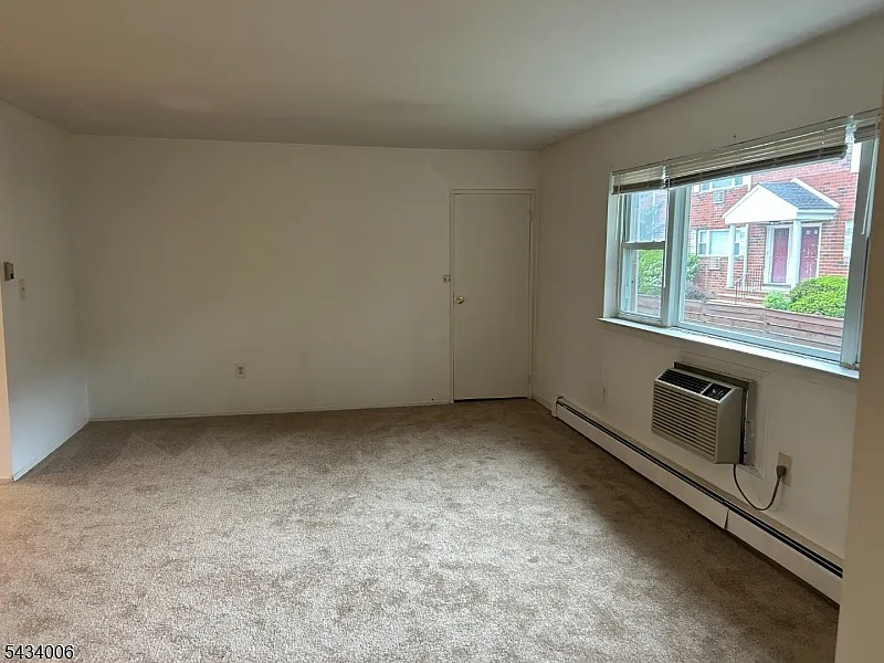 1 bed, 1.0 bath, $1,700 — Photo 1