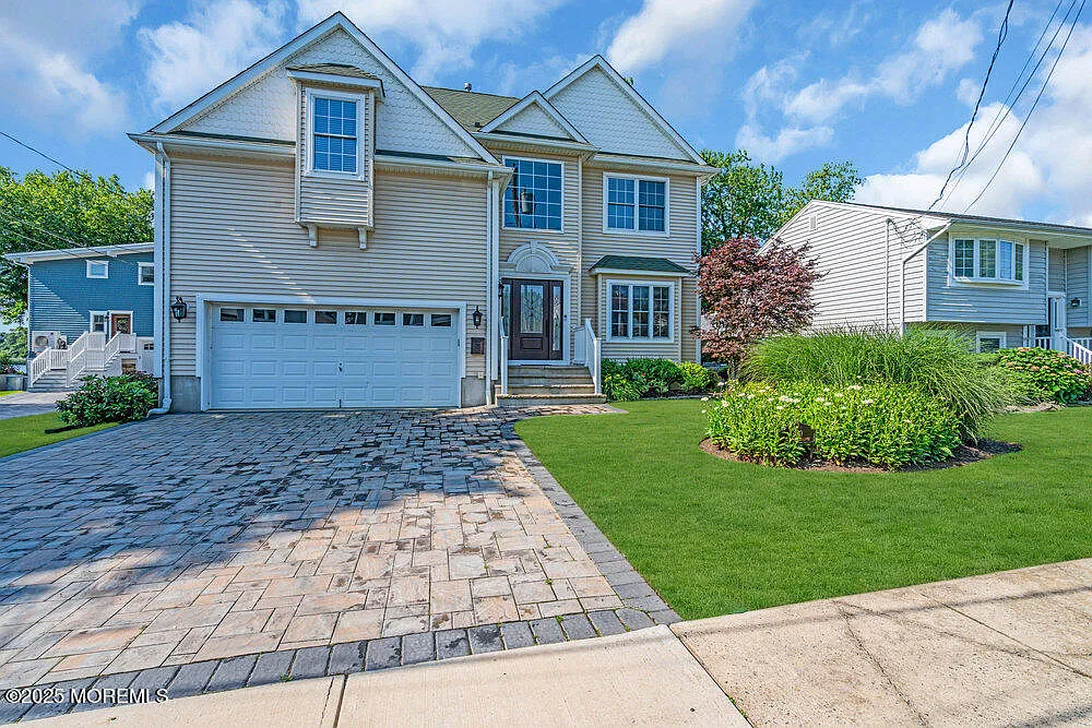 4 bed, 2.5 bath, $4,400 — Photo 2
