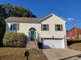 1116 Gunpoint Dr, Clarksville, TN 37042