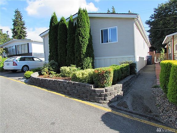 2nd image of 4515 176th St SW Unit 5