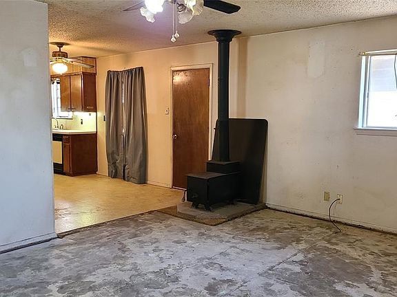 2nd image of 817 S Valentine Dr
