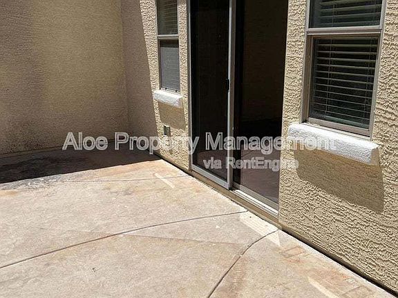 4th image of 4661 E Laurel Ave