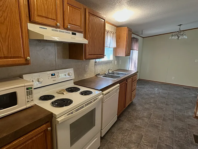 69 Mary Ann Ln — Photo 3