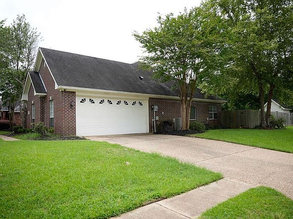 2nd image of 8146 Myrtlewood Dr