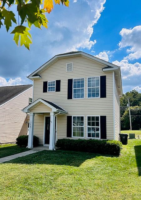 Charming home with private parking in rear