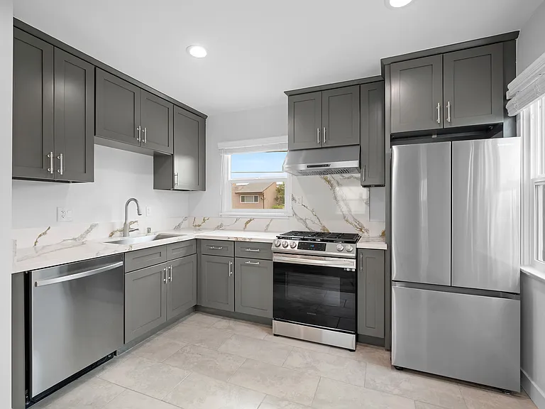 623 E Chevy Chase Dr #D — Photo 6