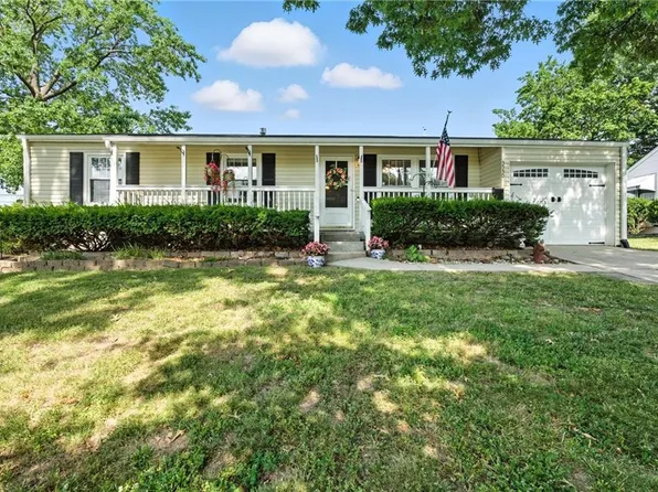 5530 N Flora Ave, Kansas City, MO 64118