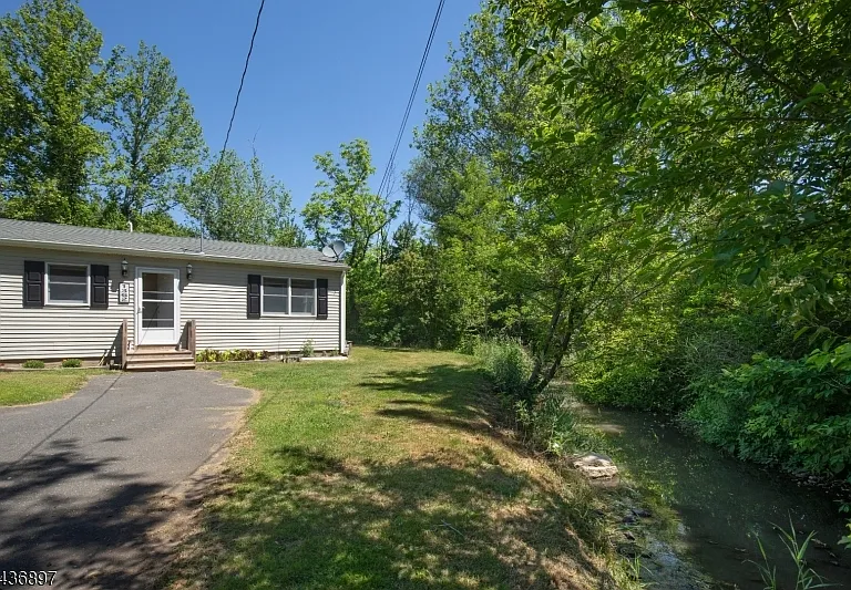 1362 US Highway 22 — Photo 21