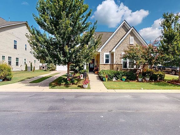 4th image of 120 Heathwood Dr