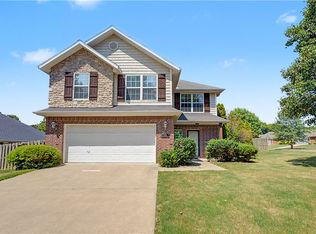 1821 N Cannondale Dr, Fayetteville, AR 72704