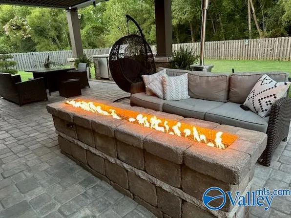 61 Derby Dr, Decatur, AL 35603