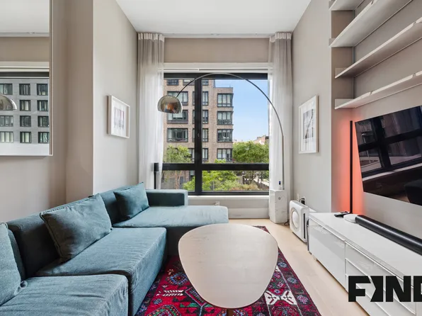 550 Vanderbilt Avenue image 1 of 27