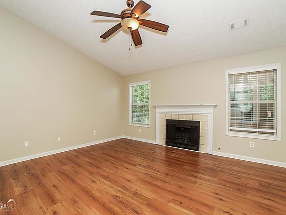 4th image of 3795 Forsythia Way