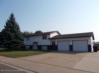 583 5th Ave SW, Dickinson, ND 58601