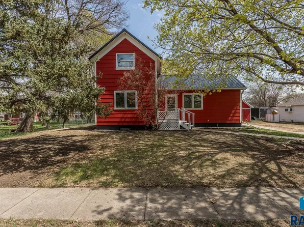 330 Idaho St, Centerville, SD 57014