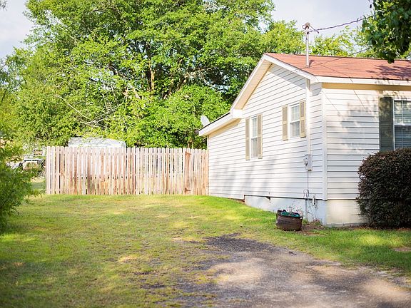 3rd image of 830 Gwendolyn St