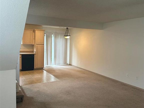 4th image of 2933 S Harvard Ave APT A