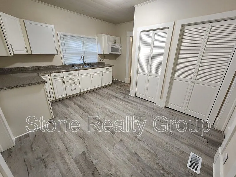 2 bed, 1.0 bath, $1,100 — Photo 3