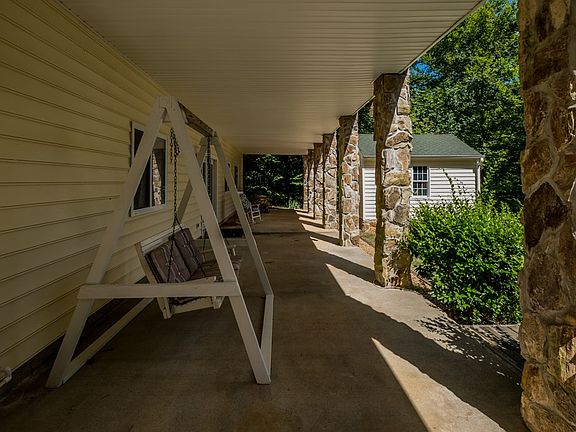 5th image of 367 Alexander Dr