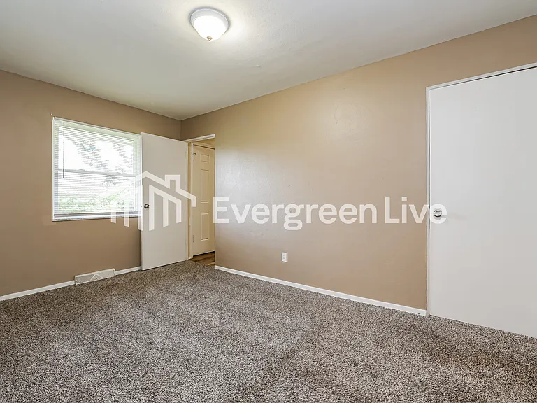 697 Cranford Dr — Photo 12