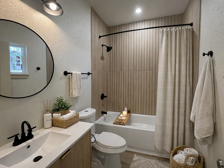 1310 Greenbriar St #2 — Photo 3
