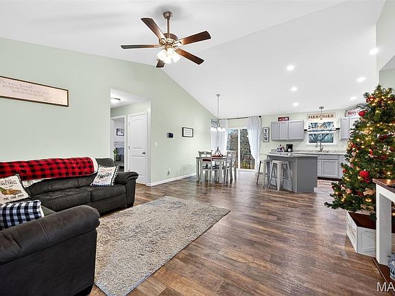 3rd image of 77 Colton Jesse Dr