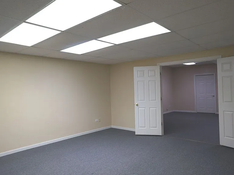 8566 Huckins Dr — Photo 23