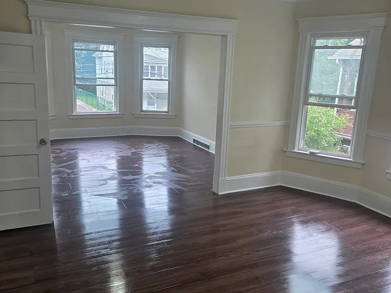 33-35 E Raymond St #2 — Photo 3