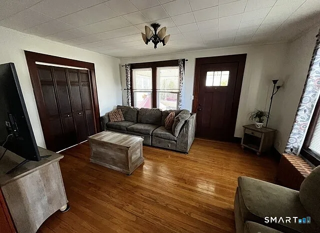 1644 Meriden Ave — Photo 9