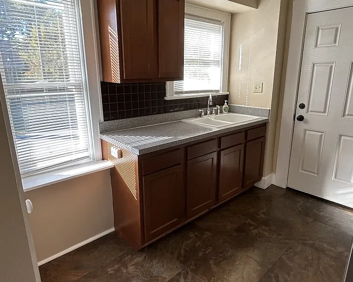 1802 Lawn Ave #1 — Photo 16