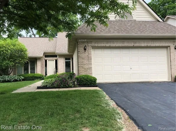 5273 Simpson Lake Rd, West Bloomfield, MI 48323