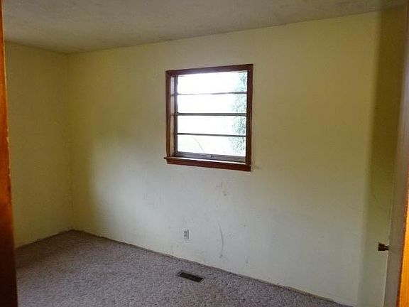 5th image of 11 Pine Vista Cres