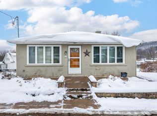 319 E Catlin St, Elizabeth, IL 61028