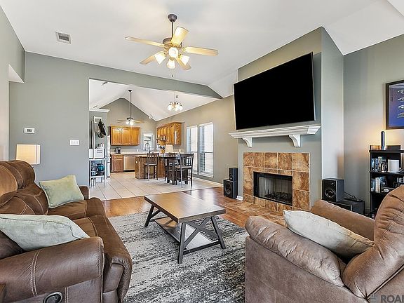 4th image of 38284 Graystone Ave