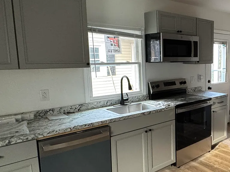 1305 Oakgrove Ave — Photo 5
