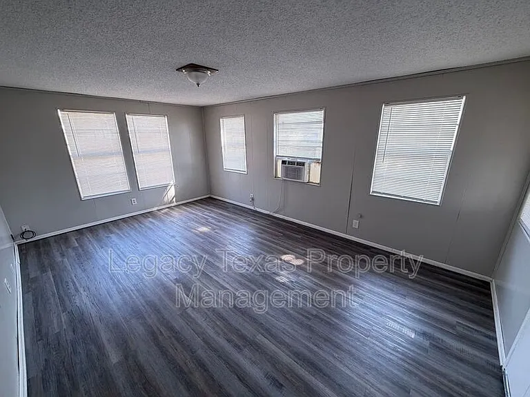 1902 Joslin St — Photo 13