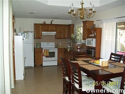 dinning room to kitchen