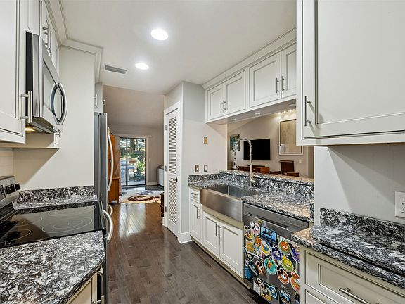 3rd image of 2107 Egret Ln