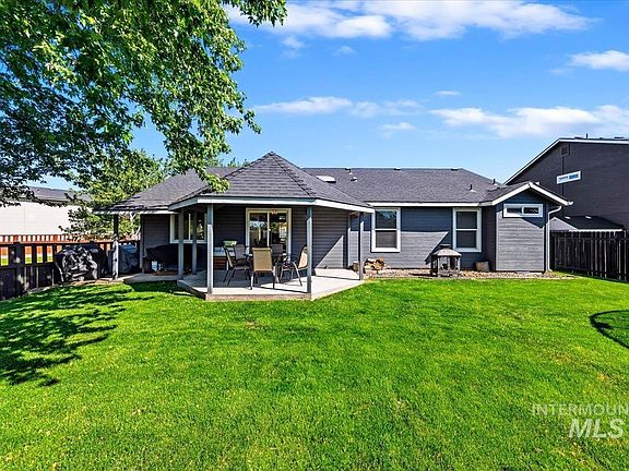5th image of 637 E Willow Brook Dr