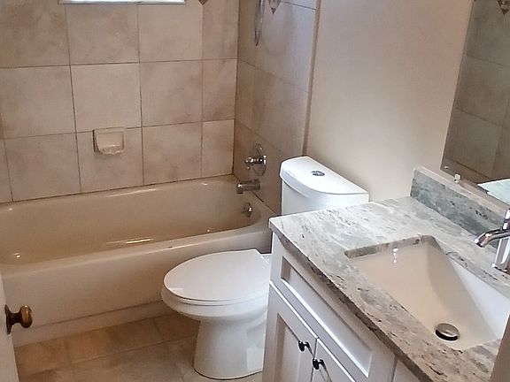 5th image of 3745 SW 1st Ave