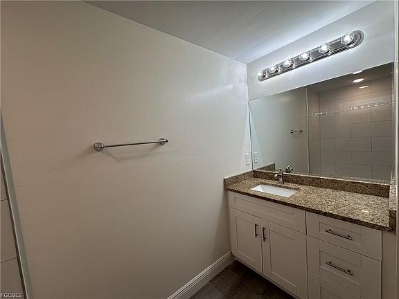 5th image of 136 Francis Ave