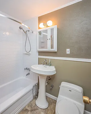 Sold by Modern Spaces | media 37