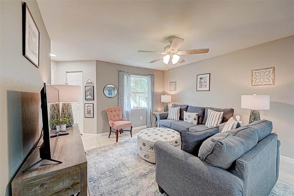 2 bed, 2.0 bath, 937 sqft, $1,650 — Photo 2