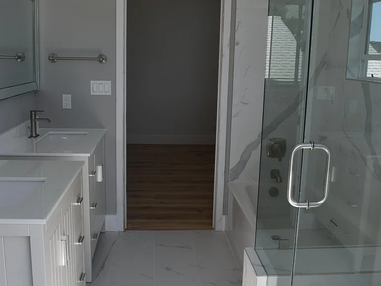 324 Grand Blvd — Photo 18