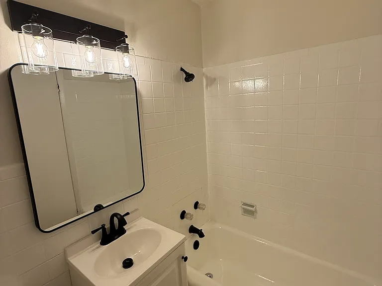 137 W 27th St #1 — Photo 6