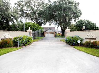 2537 McIntosh Rd, Dover, FL 33527