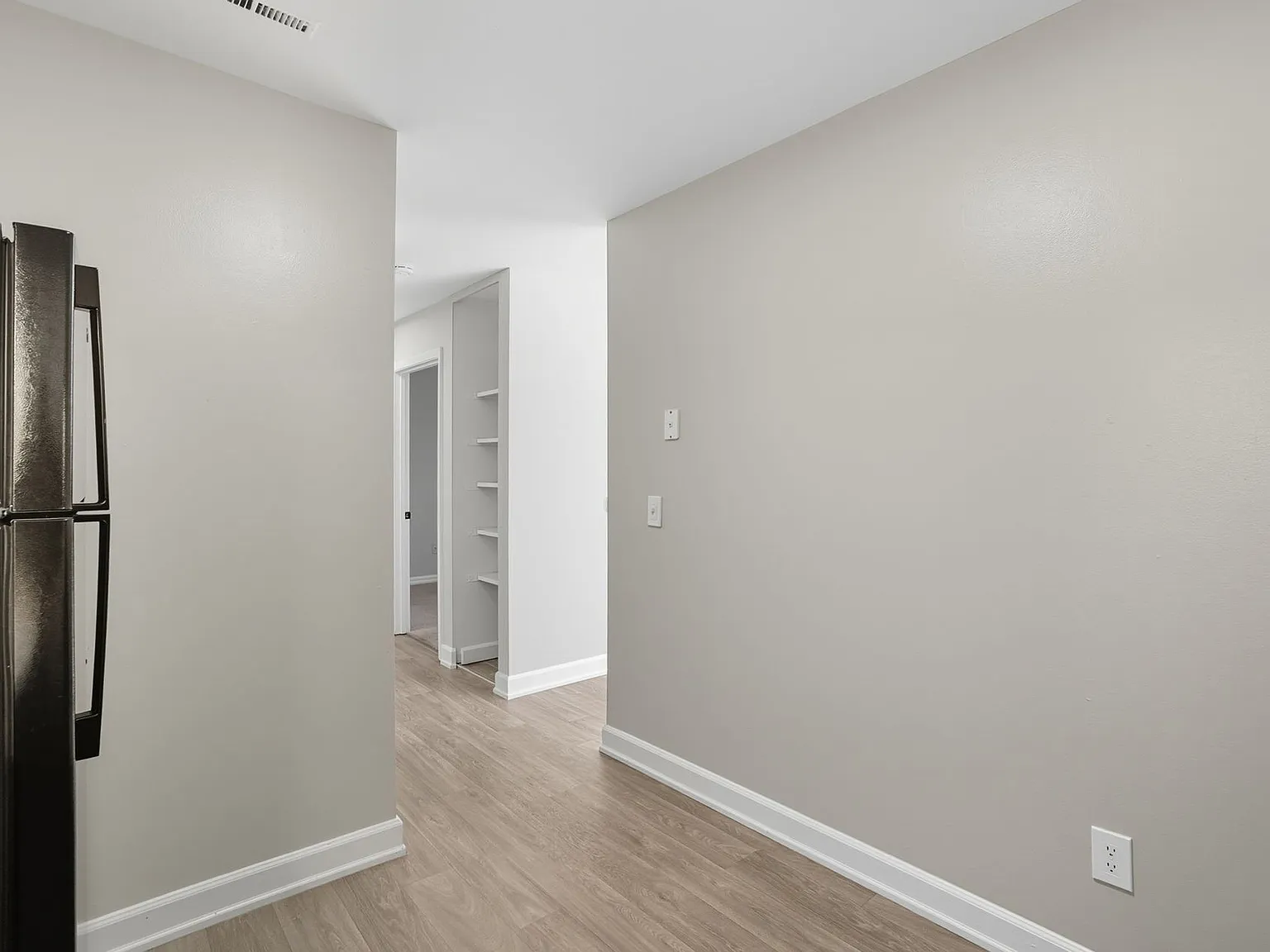 Candlelite Apartments — Photo 4