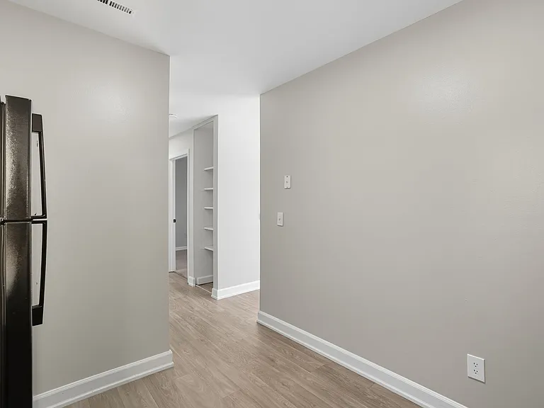 Candlelite Apartments — Photo 4